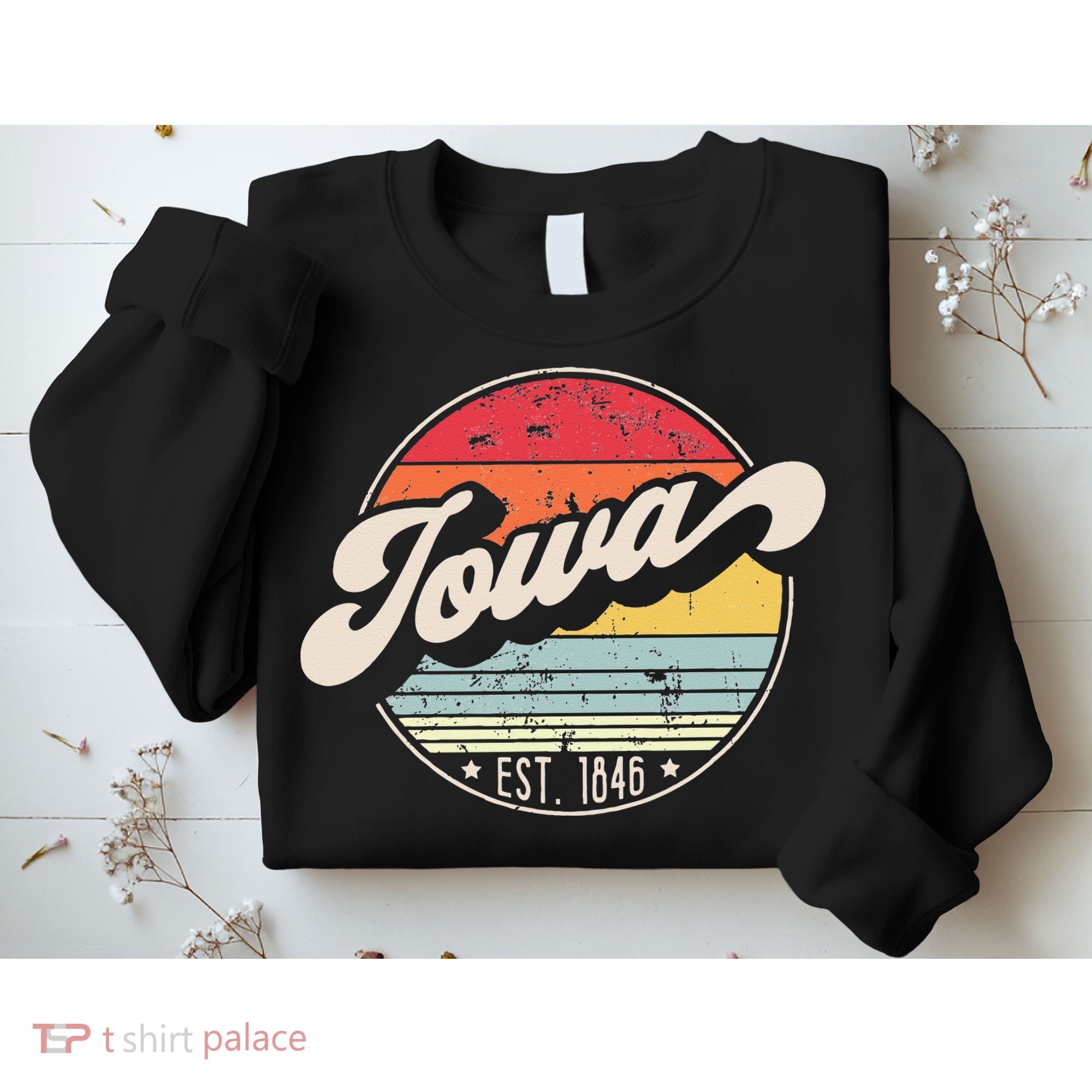 Retro Iowa Home State IA Cool 70s Style Sunset Sweatshirt