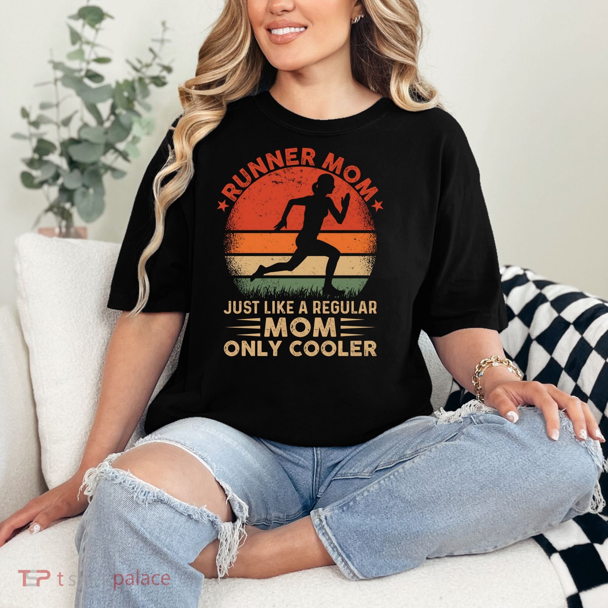 Runner Mom Marathon Race Track And Field Mothers Day Gift Comfort Colors T-Shirt