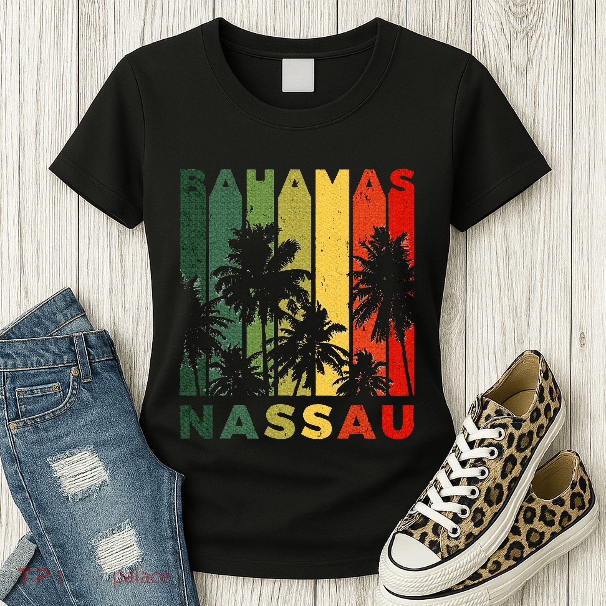 Retro Nassau Bahamas Beach Fan Palm Tree Cool Souvenir Women's T-Shirt