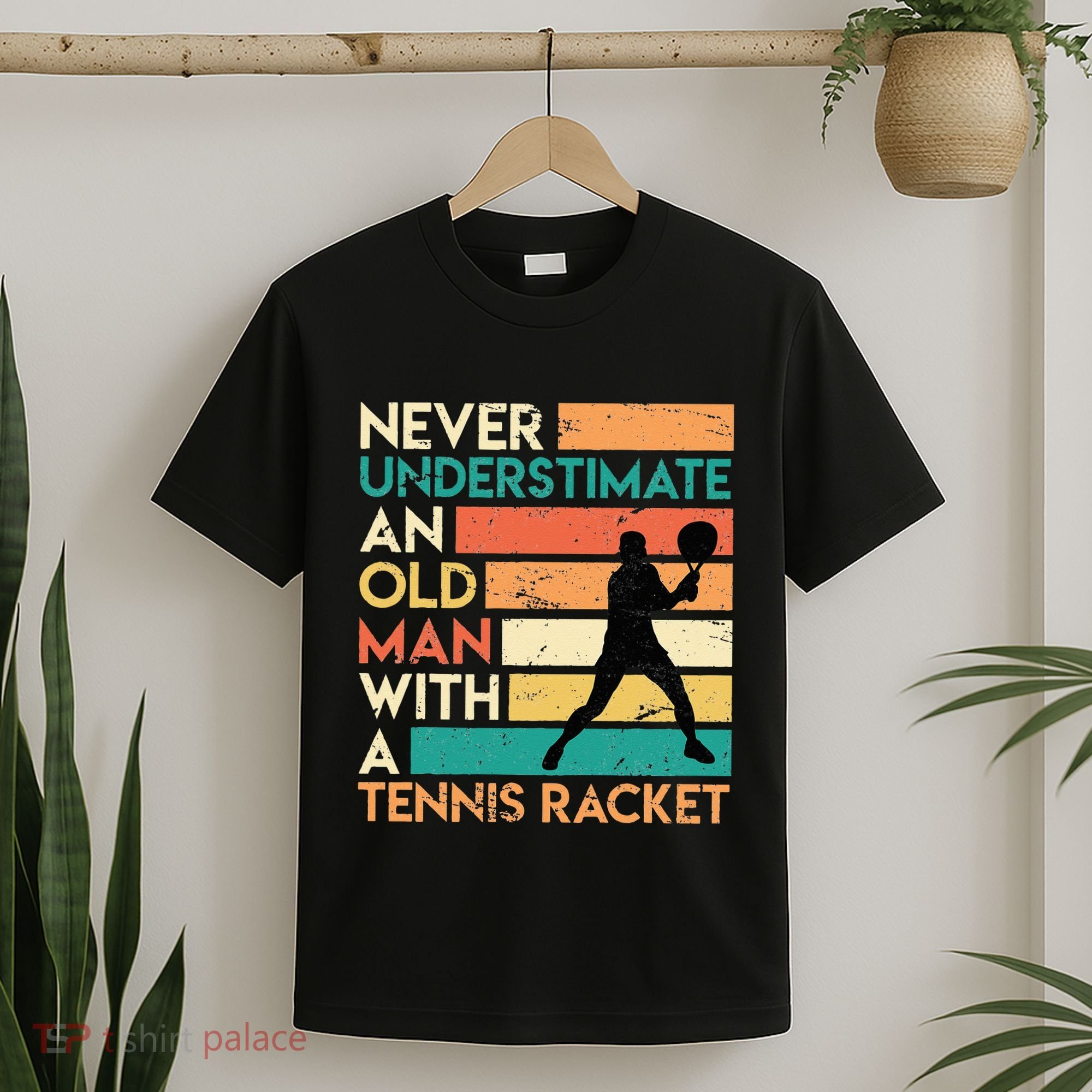 Retro Never underestimate an old man Tennis racket T-Shirt