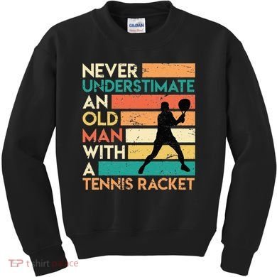 Retro Never underestimate an old man Tennis racket Kids Sweatshirt