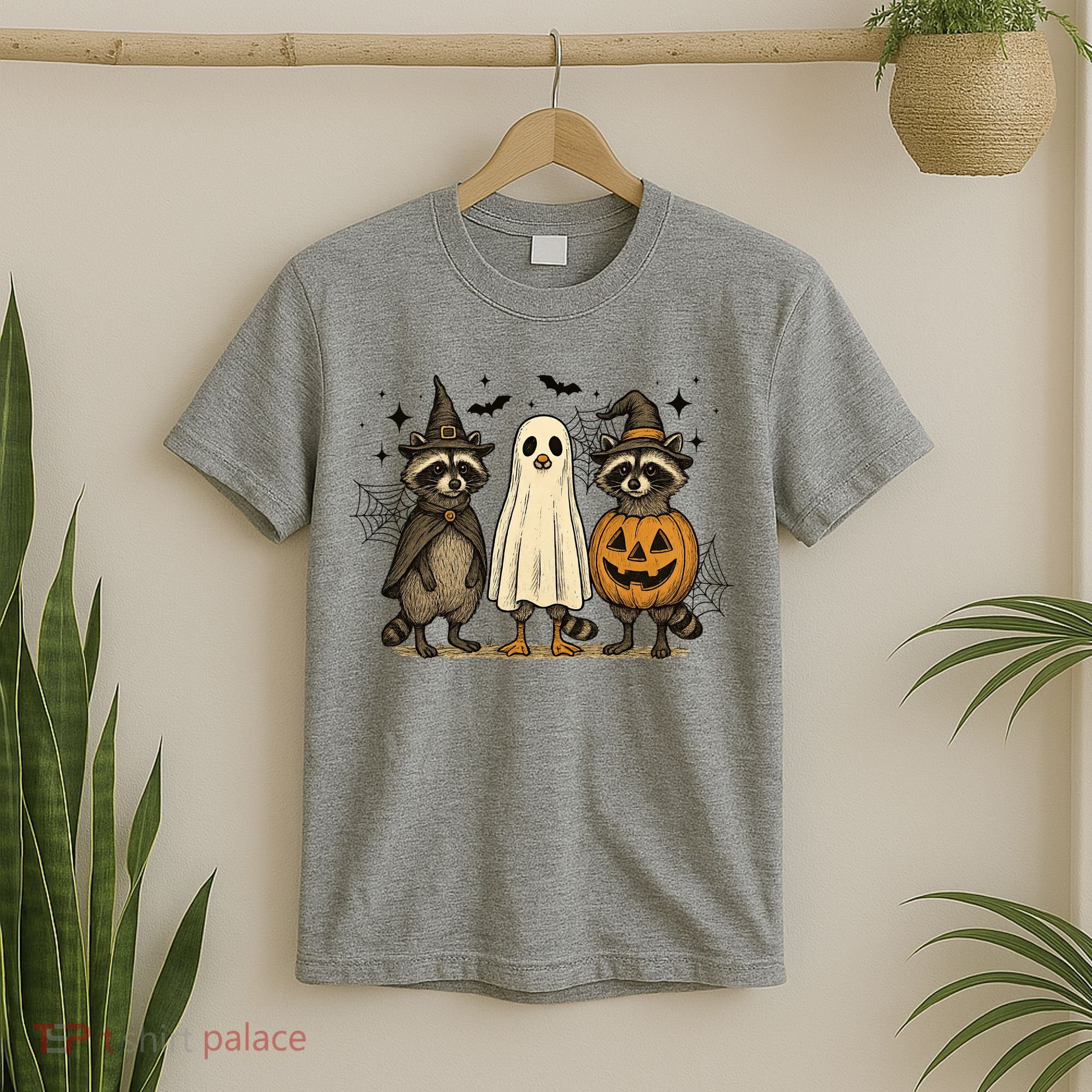 Retro Raccoon Witch Scary Halloween Pumpkin  T-Shirt