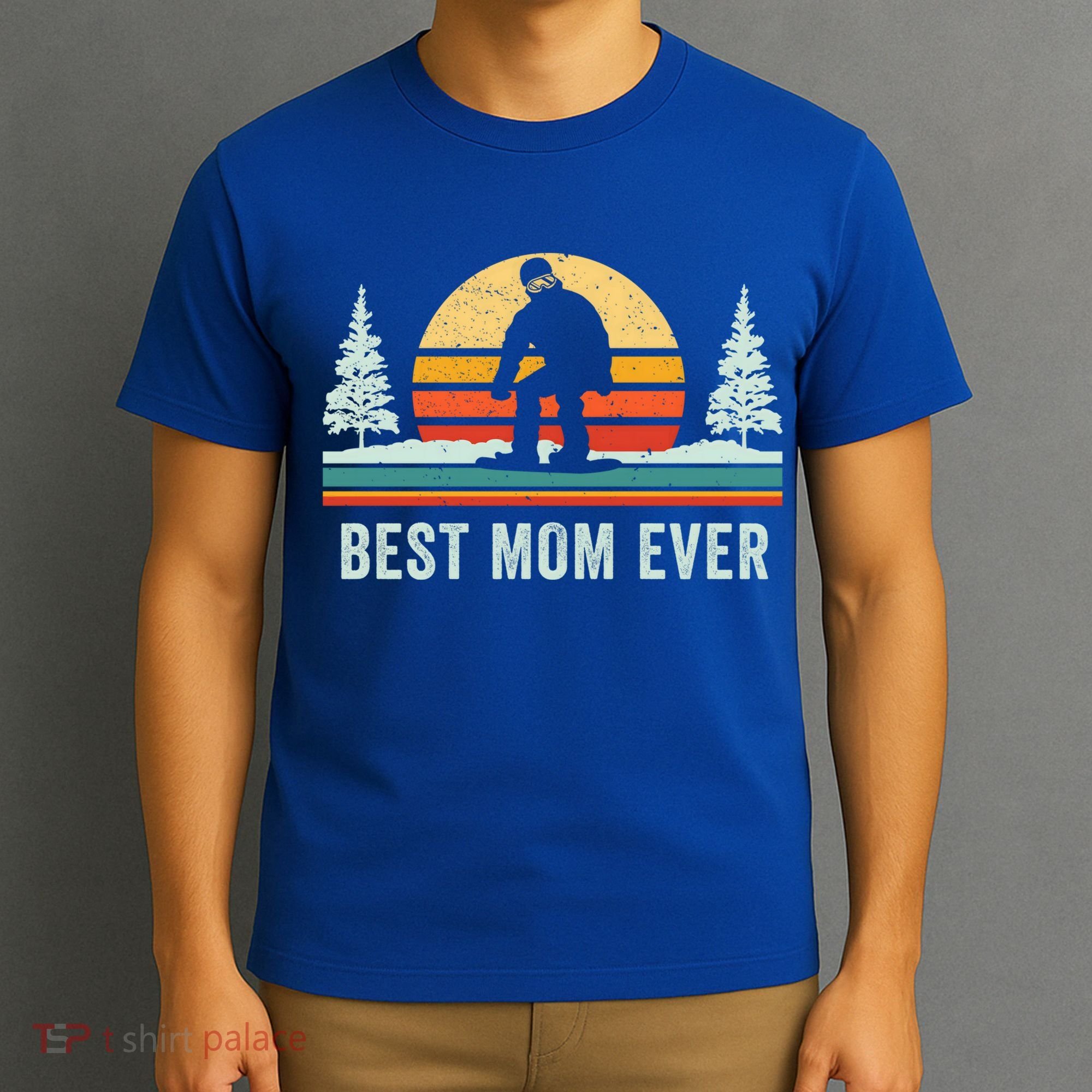 Retro Snowboarding Best Mom Ever Snowboarder Mama Snowboard Gift T-Shirt