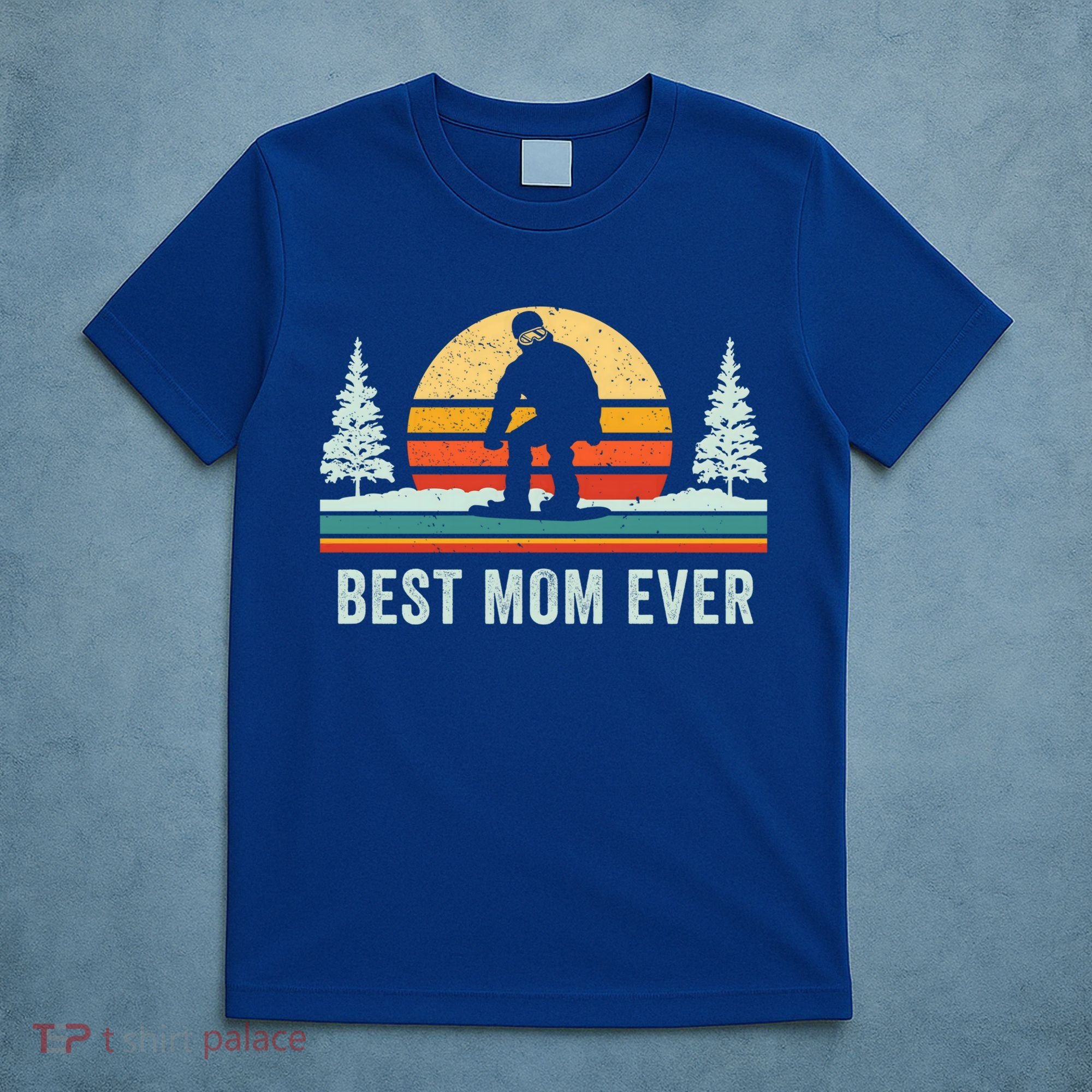 Retro Snowboarding Best Mom Ever Snowboarder Mama Snowboard Gift T-Shirt
