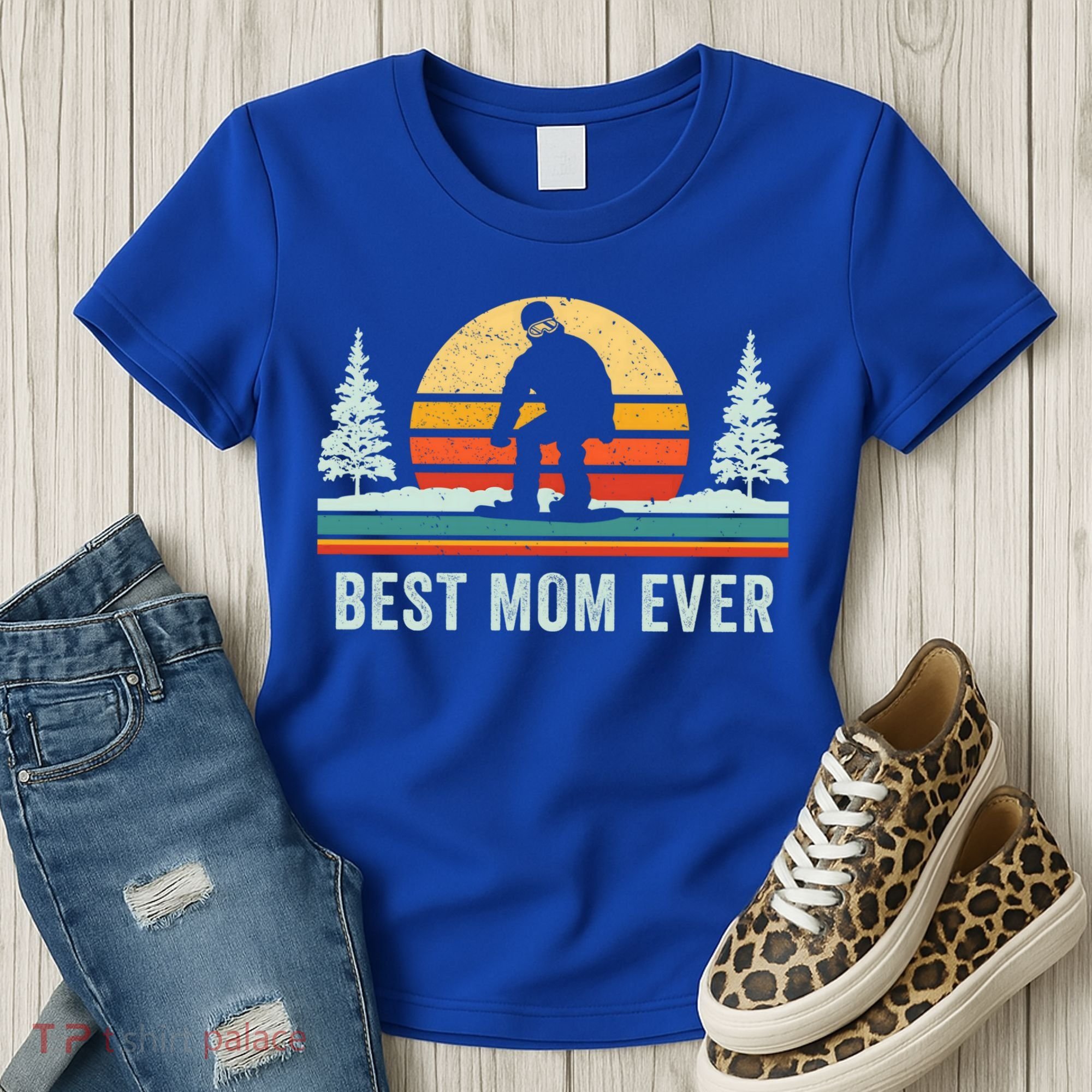 Retro Snowboarding Best Mom Ever Snowboarder Mama Snowboard Gift Women's T-Shirt