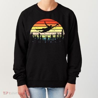Retro Ultimate Frisbee Player Vintage Flying Disc Women's Sweatshirt