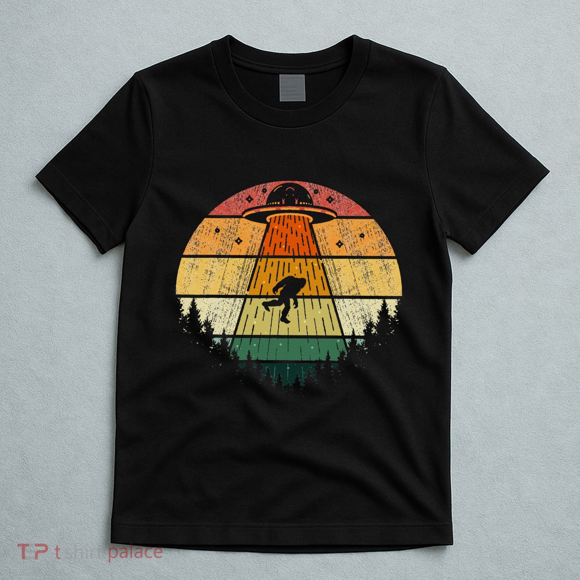 Retro Vintage Bigfoot Ufo Abduction Funny Sasquatch Aliens T-Shirt