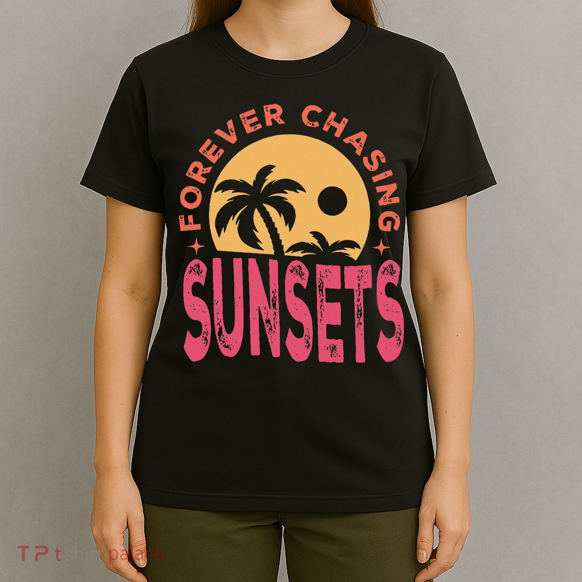 Retro Vintage Forever Chasing Sunsets Summer Vacation Outfit T-Shirt