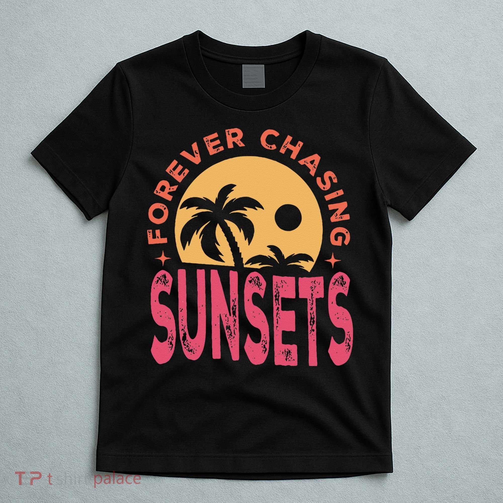 Retro Vintage Forever Chasing Sunsets Summer Vacation Outfit T-Shirt