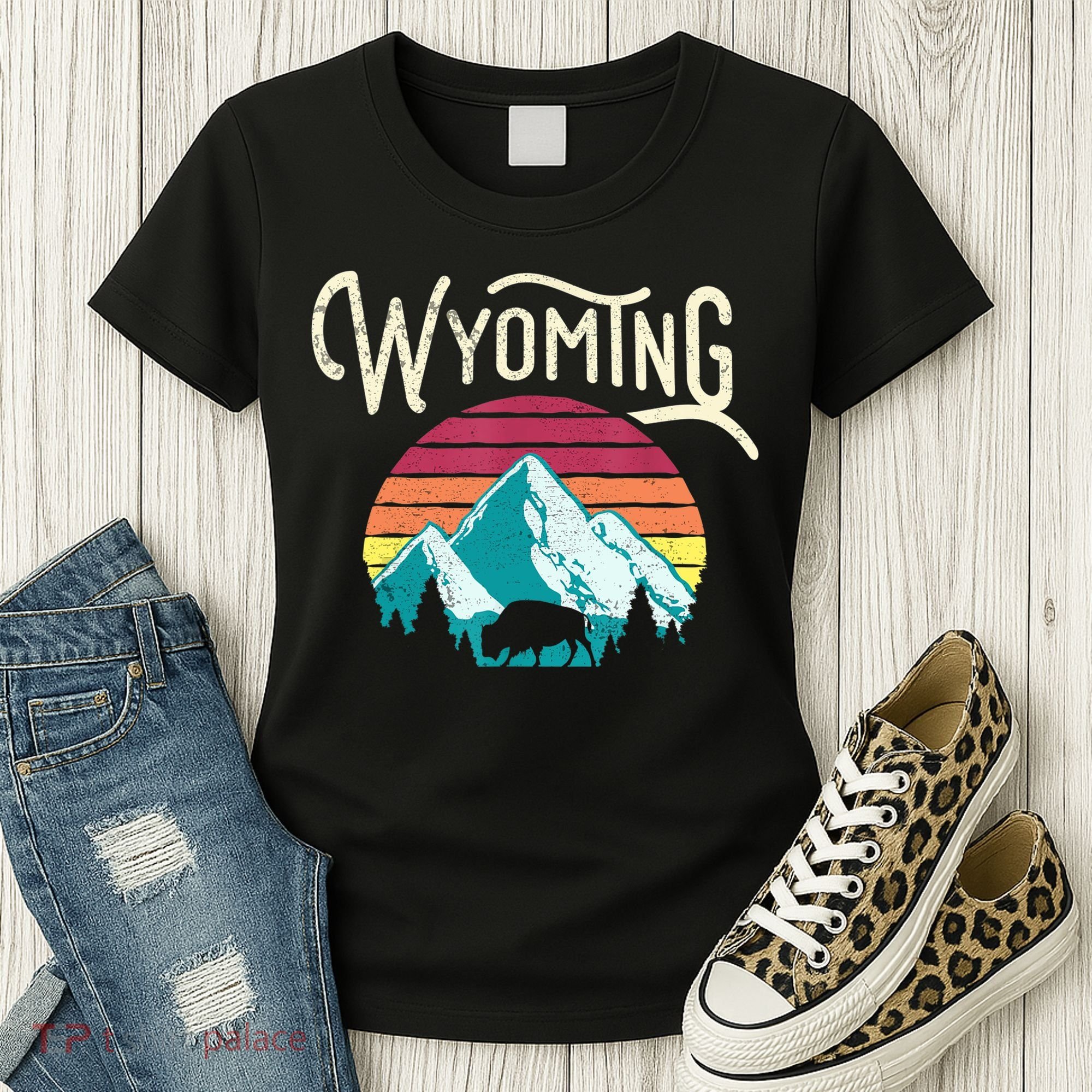 Retro Wyoming, WY Mountains State Wildlife Gift Women's T-Shirt