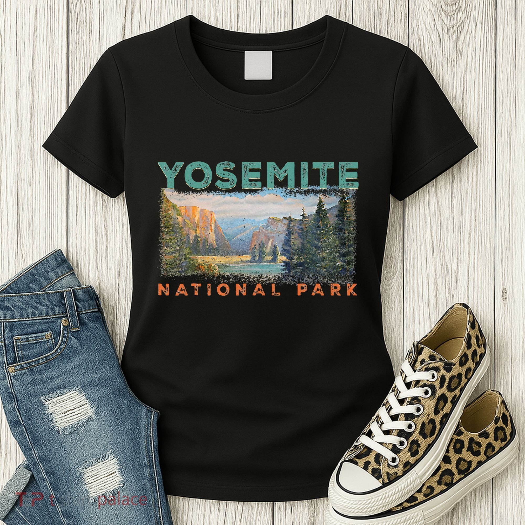 Retro Yosemite Halfdome Park Wyoming Mountain Hiking Women's T-Shirt