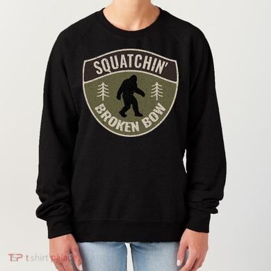 Squatchin Broken Bow Oklahoma Bigfoot Sign Art Sasquatch Women's Sweatshirt