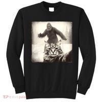 Selfie Cat Finds Bigfoot Sasquatch Funny Cat Bigfoot Photo Sweatshirt thumb 0