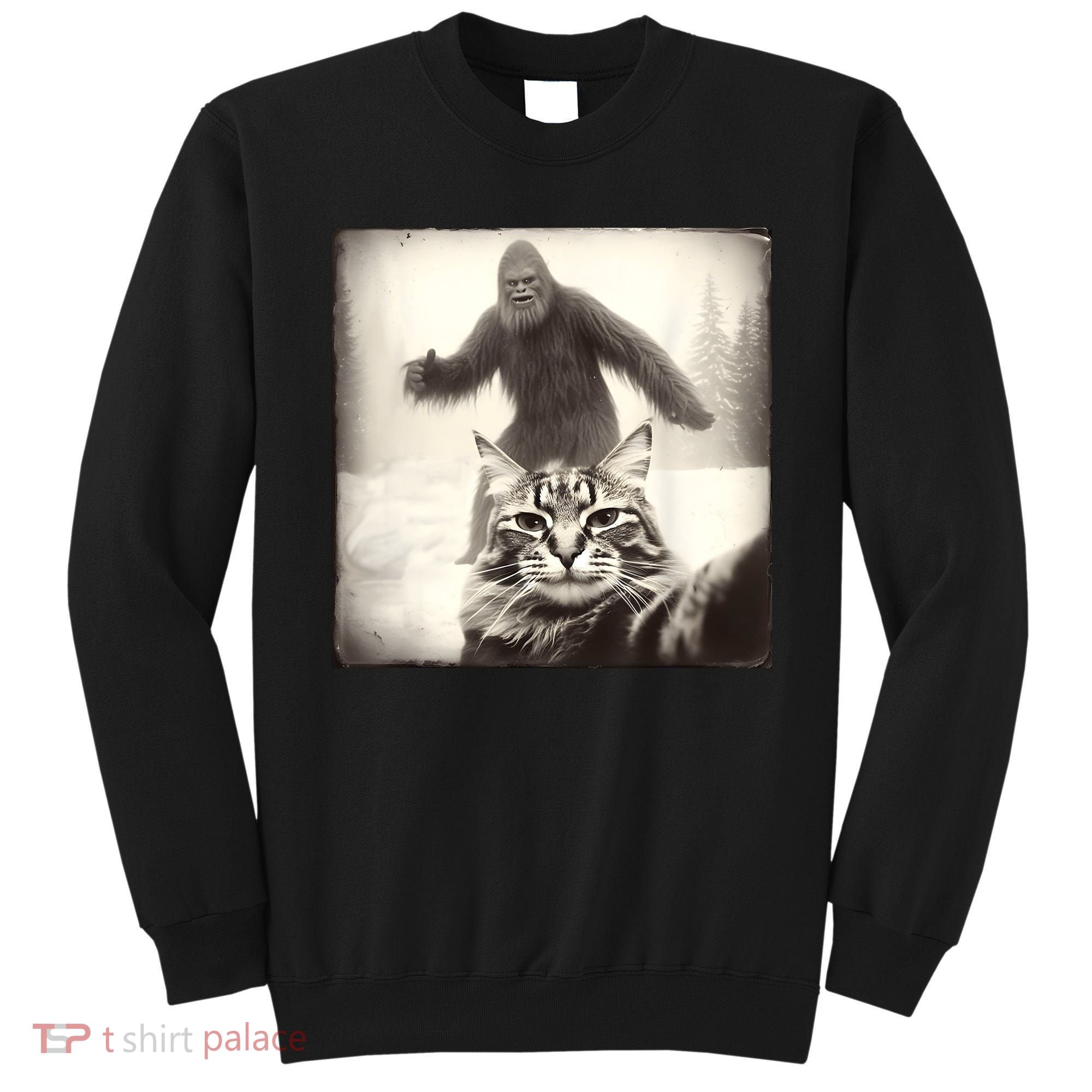 Selfie Cat Finds Bigfoot Sasquatch Funny Cat Bigfoot Photo Sweatshirt