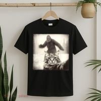 Selfie Cat Finds Bigfoot Sasquatch Funny Cat Bigfoot Photo T-Shirt thumb 2