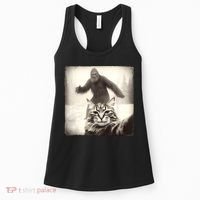 Selfie Cat Finds Bigfoot Sasquatch Funny Cat Bigfoot Photo Women's Tank Top thumb 0