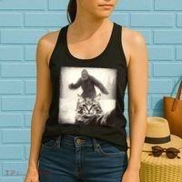 Selfie Cat Finds Bigfoot Sasquatch Funny Cat Bigfoot Photo Women's Tank Top thumb 2