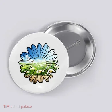 Summer Daisy Field Button