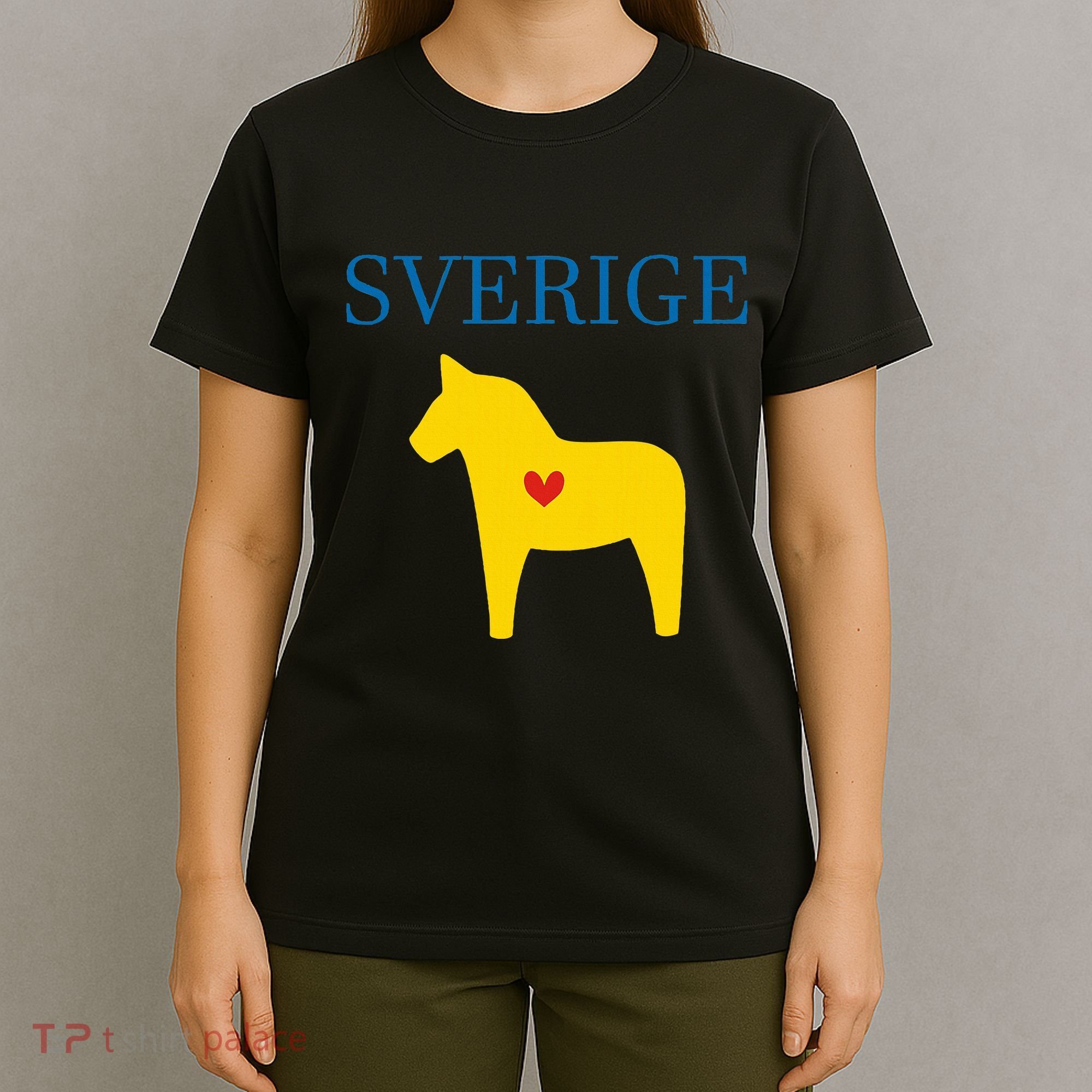Swedish Dala Horse Midsommar Heart Sverige T-Shirt
