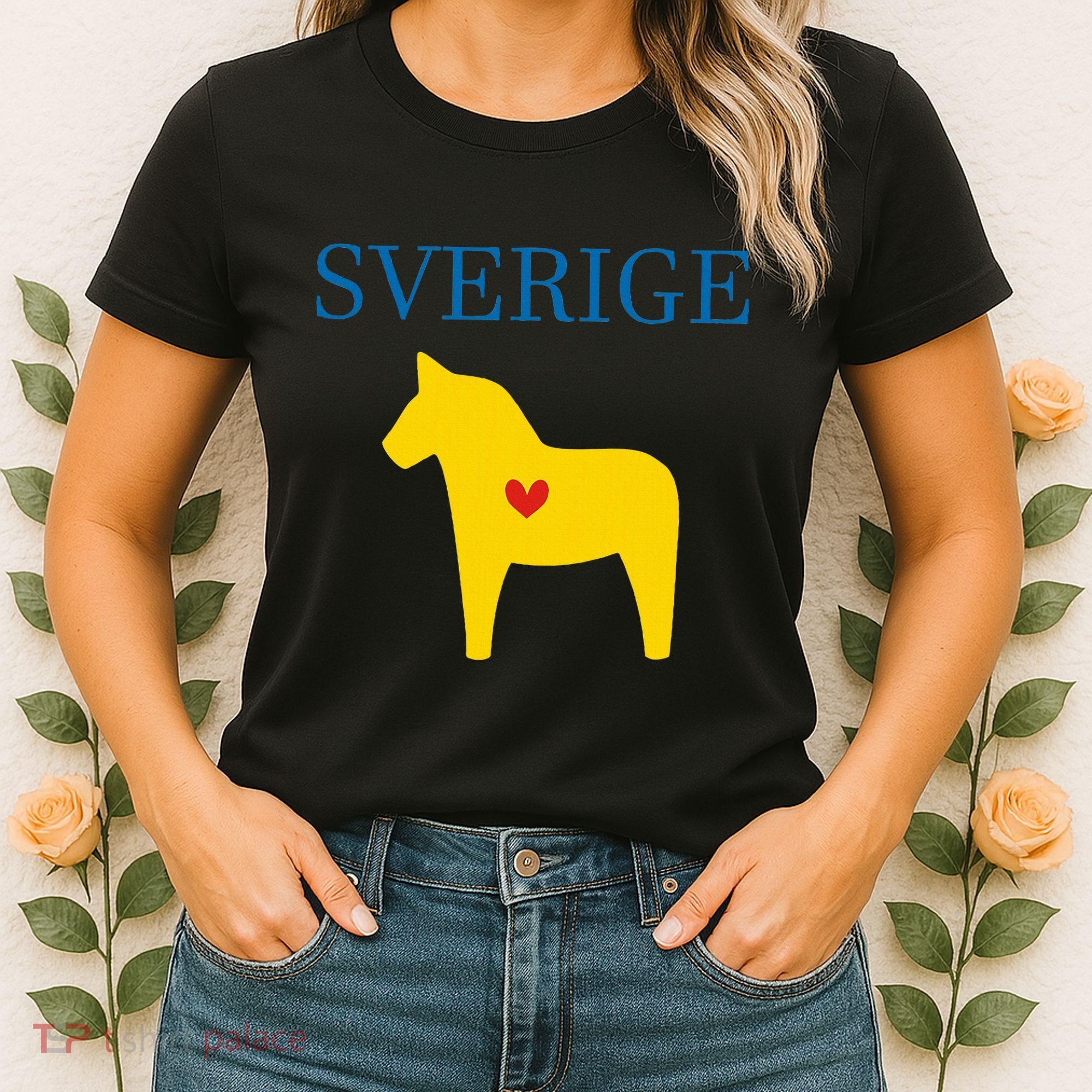Swedish Dala Horse Midsommar Heart Sverige Women's T-Shirt