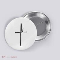Simple Faith Cross In Portuguese Camiseta Fe Button thumb 0