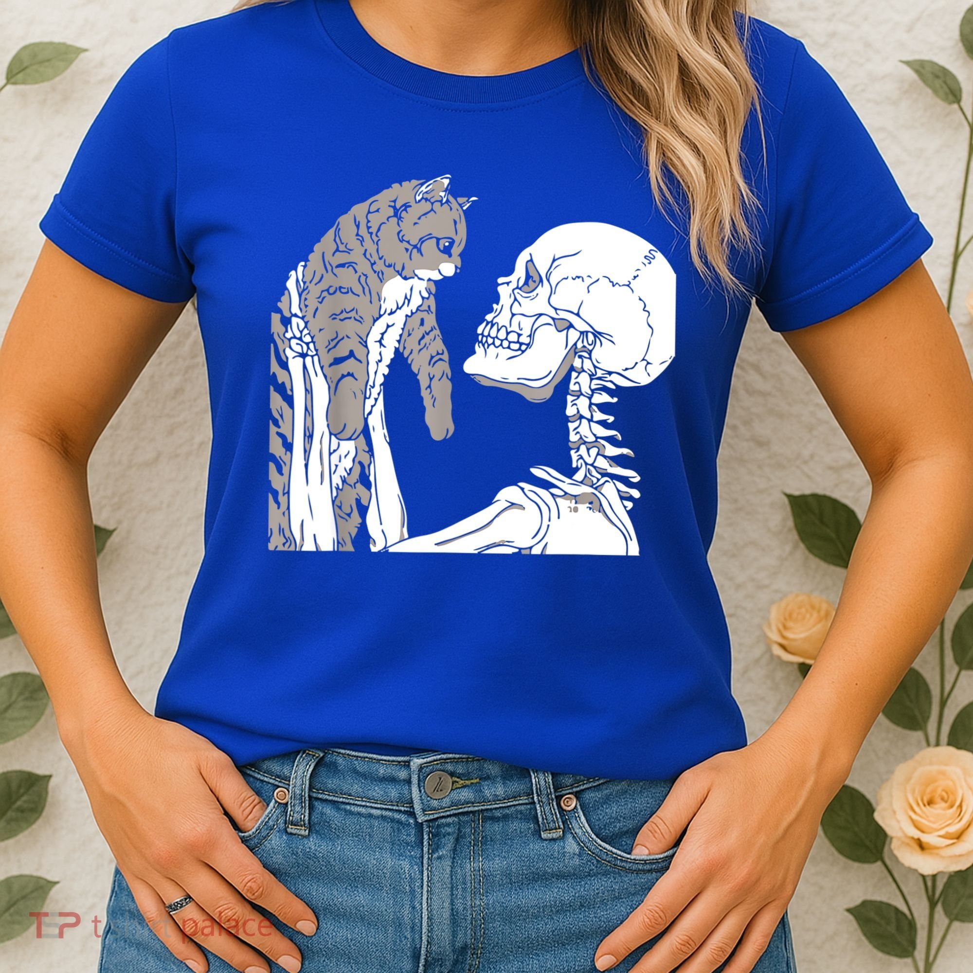 Skeleton Holding A Cat Shirt Lazy Halloween Costume Skull Women's T-Shirt