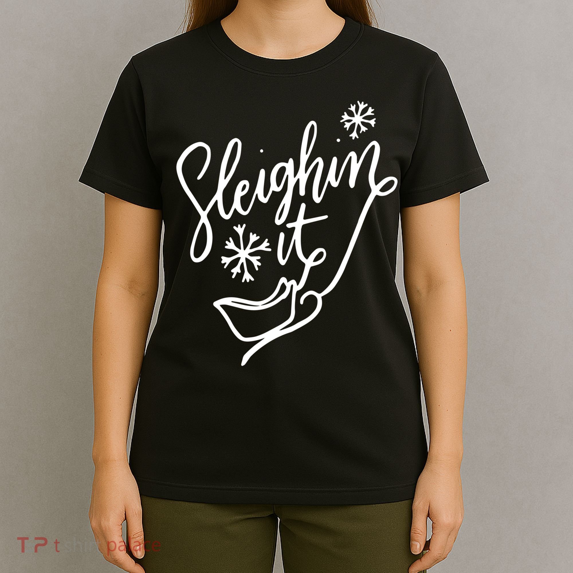 Sleighin It Funny Christmas Pun Sleighing Santa Sleigh Xmas T-Shirt