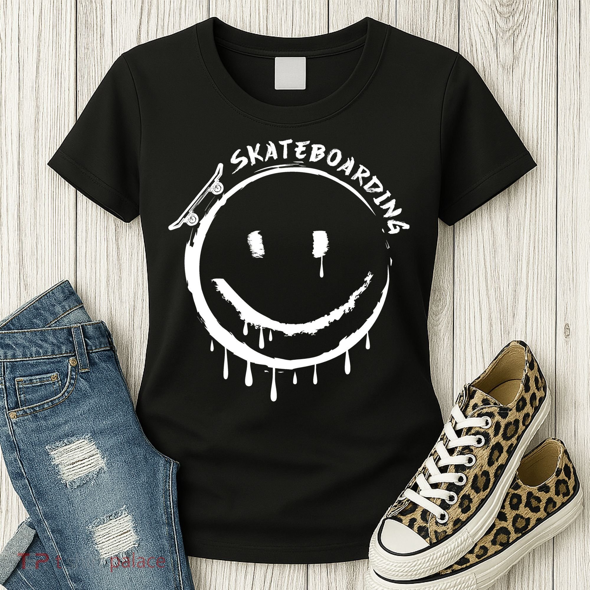 Skateboarding Graffiti Smile Face Women's T-Shirt