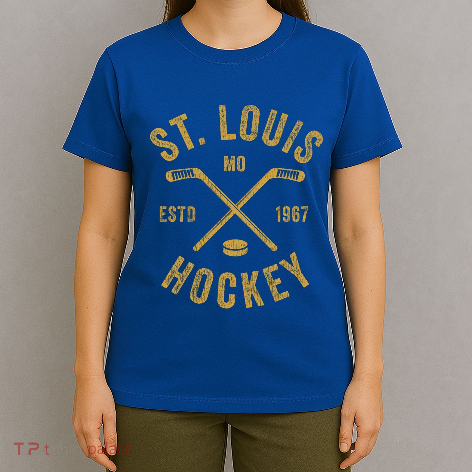 St Louis Ice Hockey Gift Crossed Sticks Gift T-Shirt