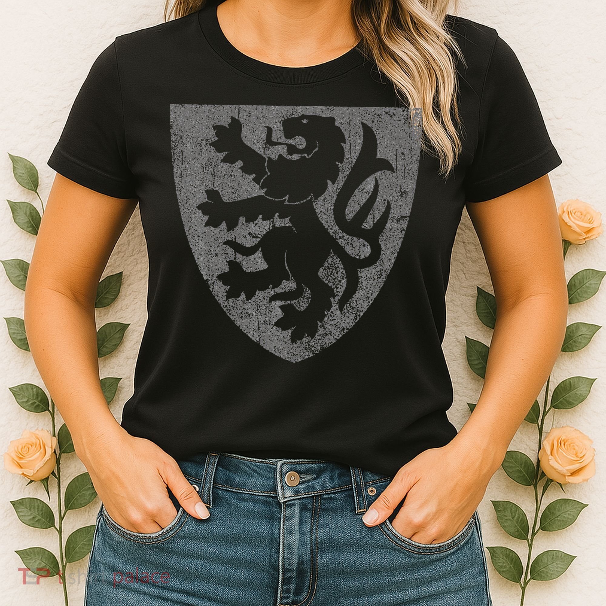 Scottish Lion Rampant Heraldry Shield Scotland Flag Women's T-Shirt
