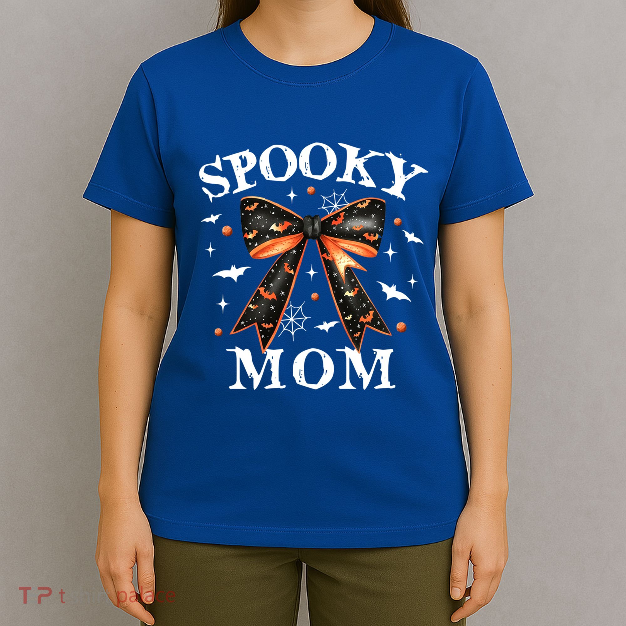 Spooky Mama Spooky Mom Retro Spooky Season Mama Halloween Gift T-Shirt