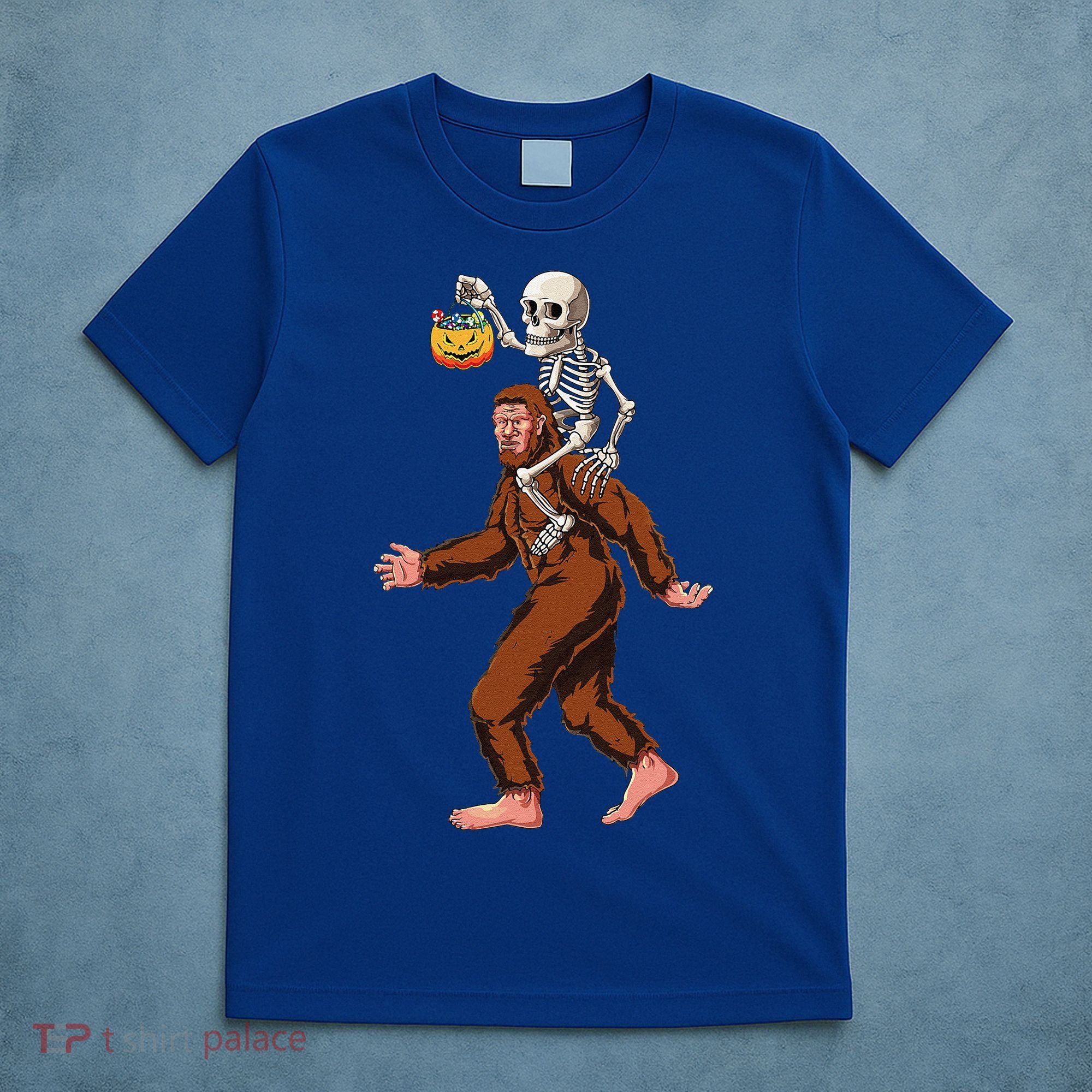 Skeleton On Bigfoot Funny Sasquatch Yeti Halloween Costume T-Shirt