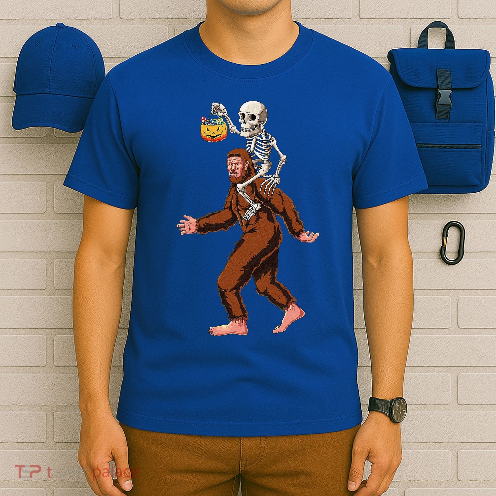 Skeleton On Bigfoot Funny Sasquatch Yeti Halloween Costume T-Shirt