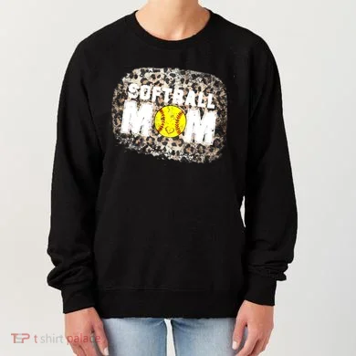 Softball Mom leopard Background Women's Sweatshirt