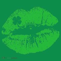 St Patricks Day Funny Kissin Lips Kissing Irish Clover Sweatshirt thumb 3