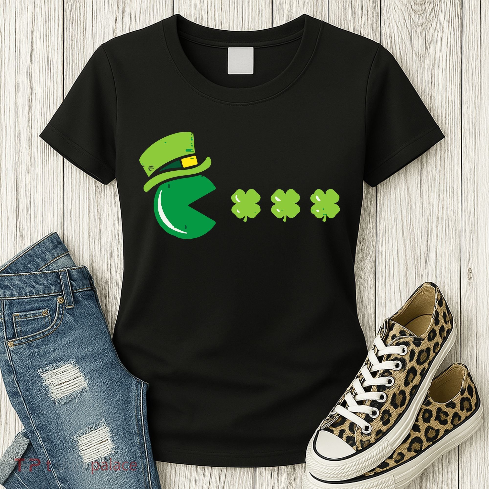 St Patricks Day Eating Shamrock Retro Gamer Women's T-Shirt