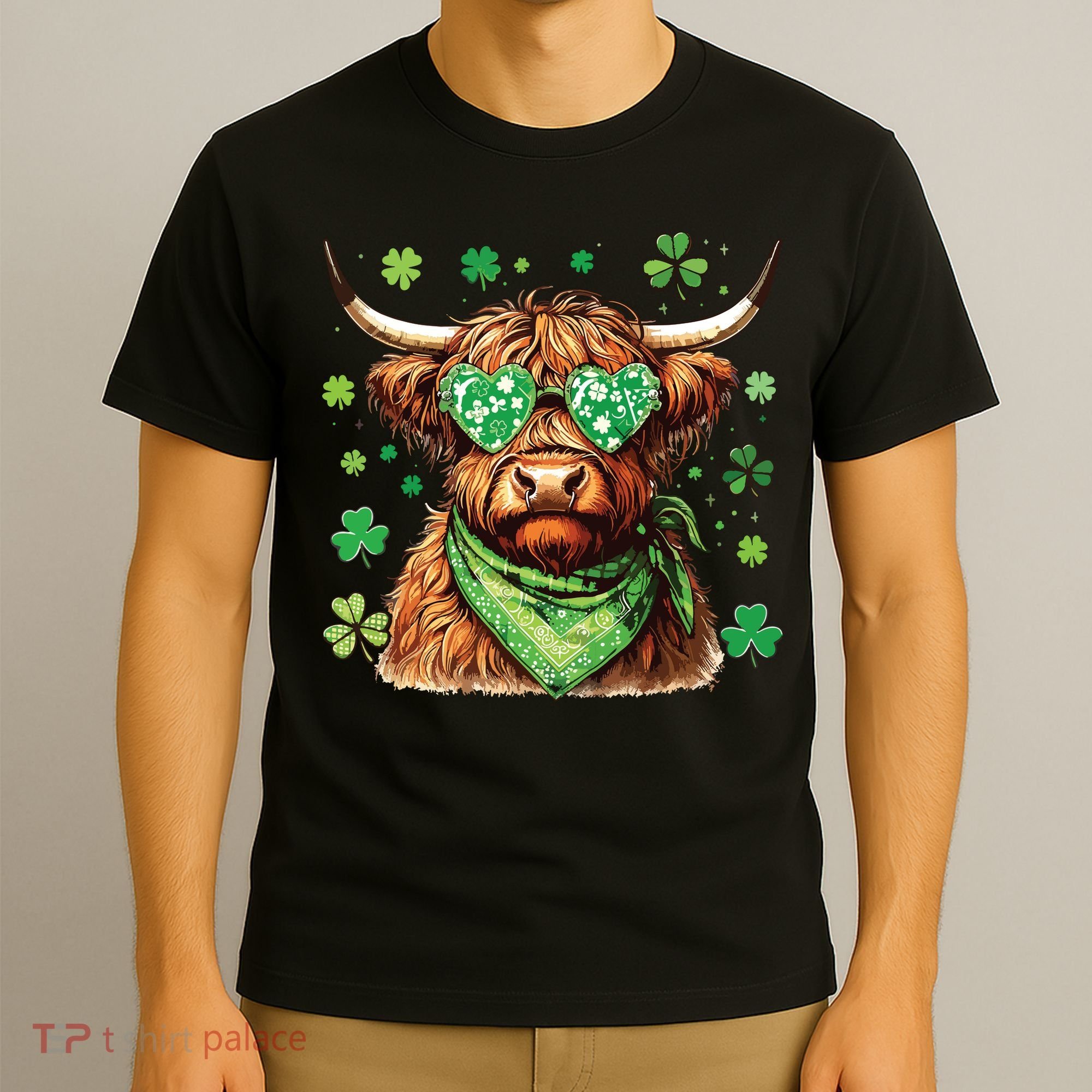 St Patricks Day Highland Cow St Patricks Day Shamrock Women T-Shirt