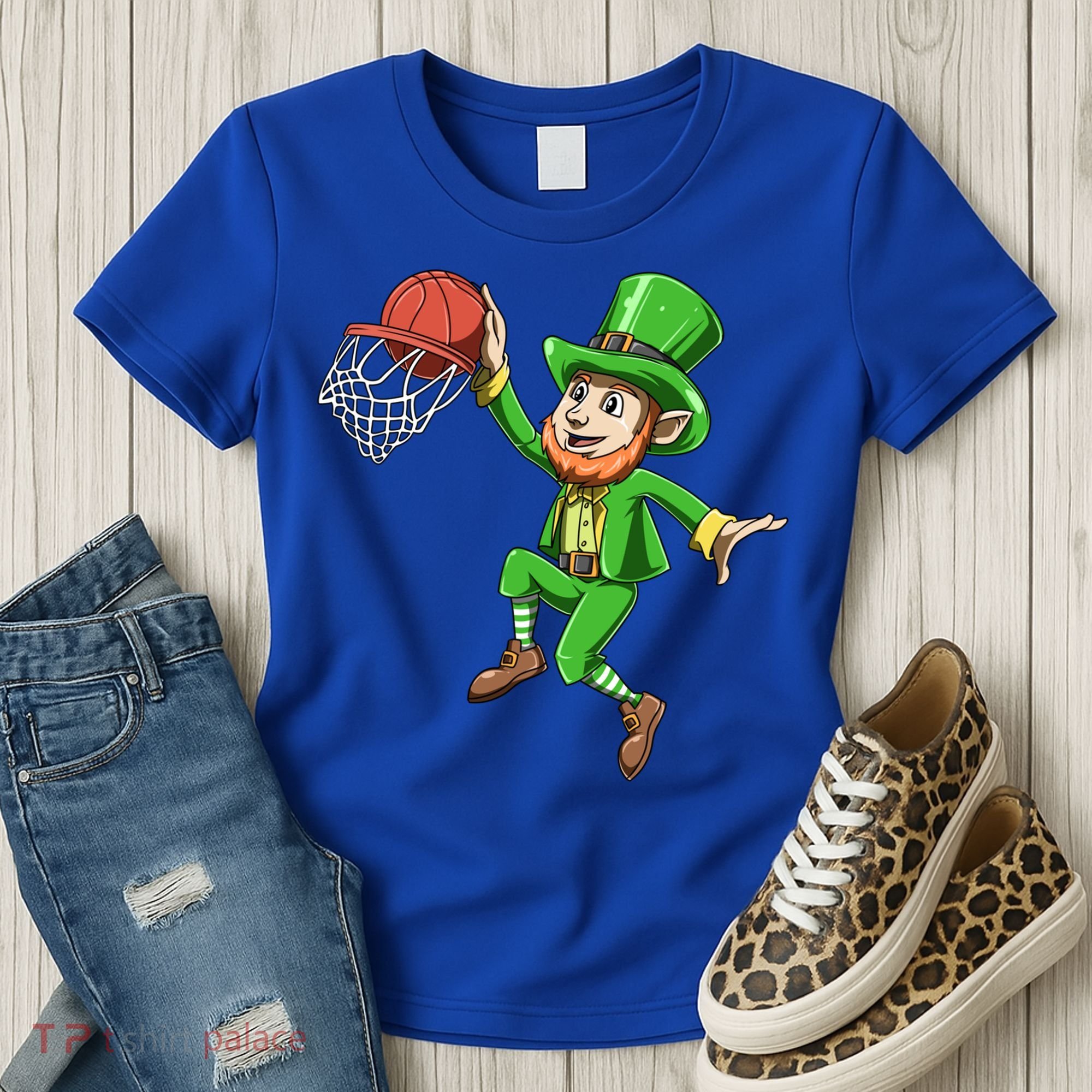 St Patrick's Day Basketball Irish Basketball Dunk Leprechaun Great Gift Women's T-Shirt