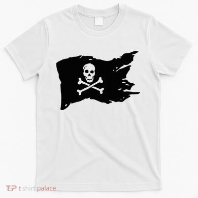 Skull Pirate Flag Jolly Roger Crossbones T-Shirt