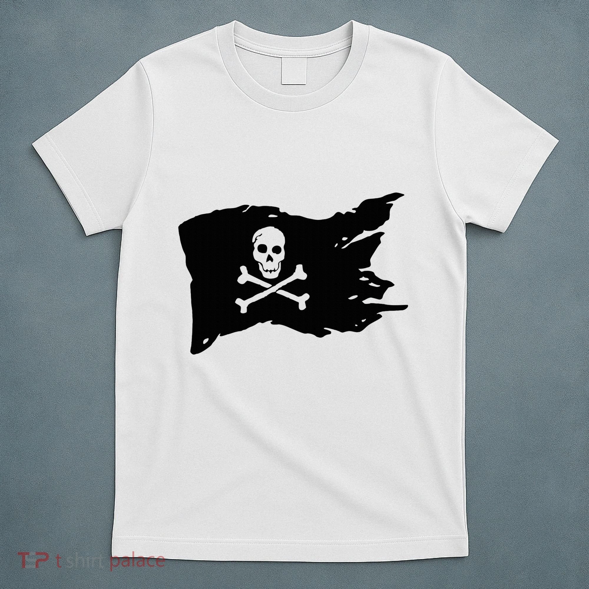 Skull Pirate Flag Jolly Roger Crossbones T-Shirt