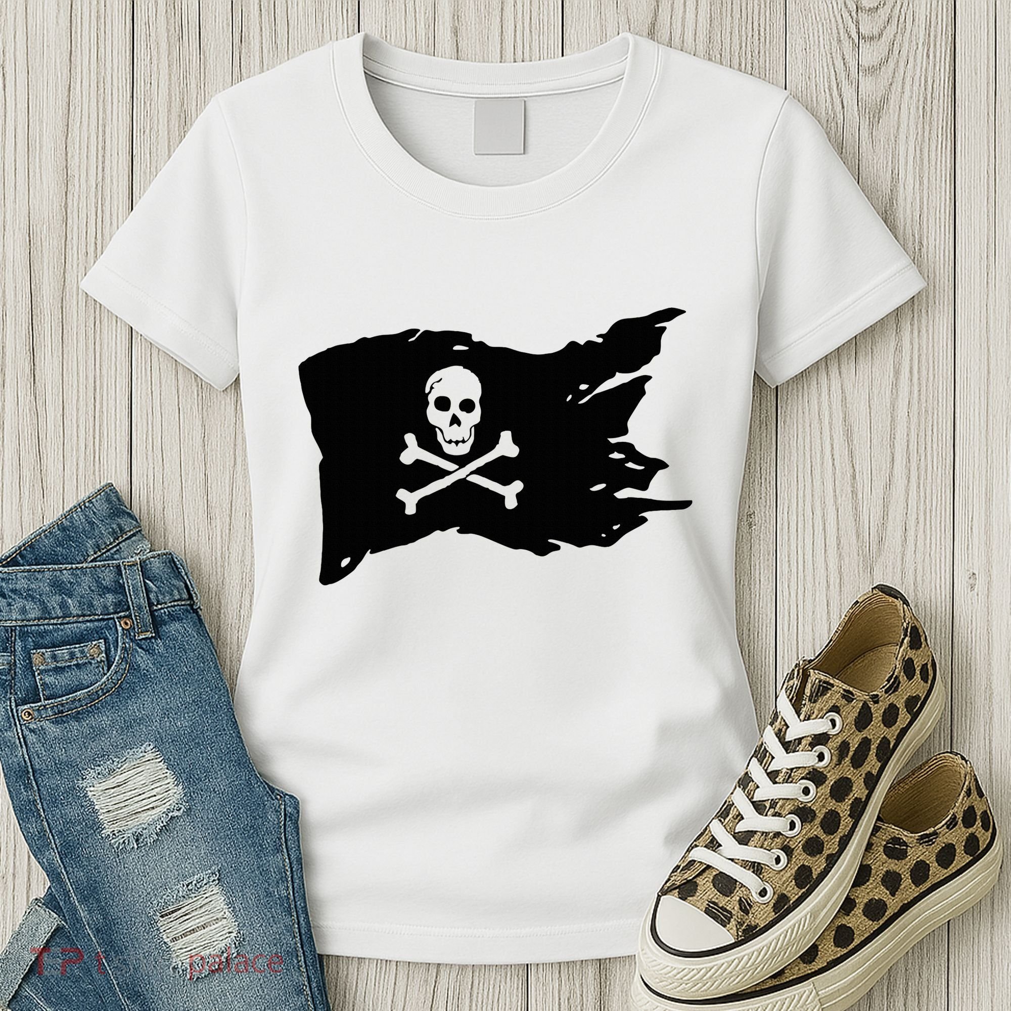 Skull Pirate Flag Jolly Roger Crossbones Women's T-Shirt