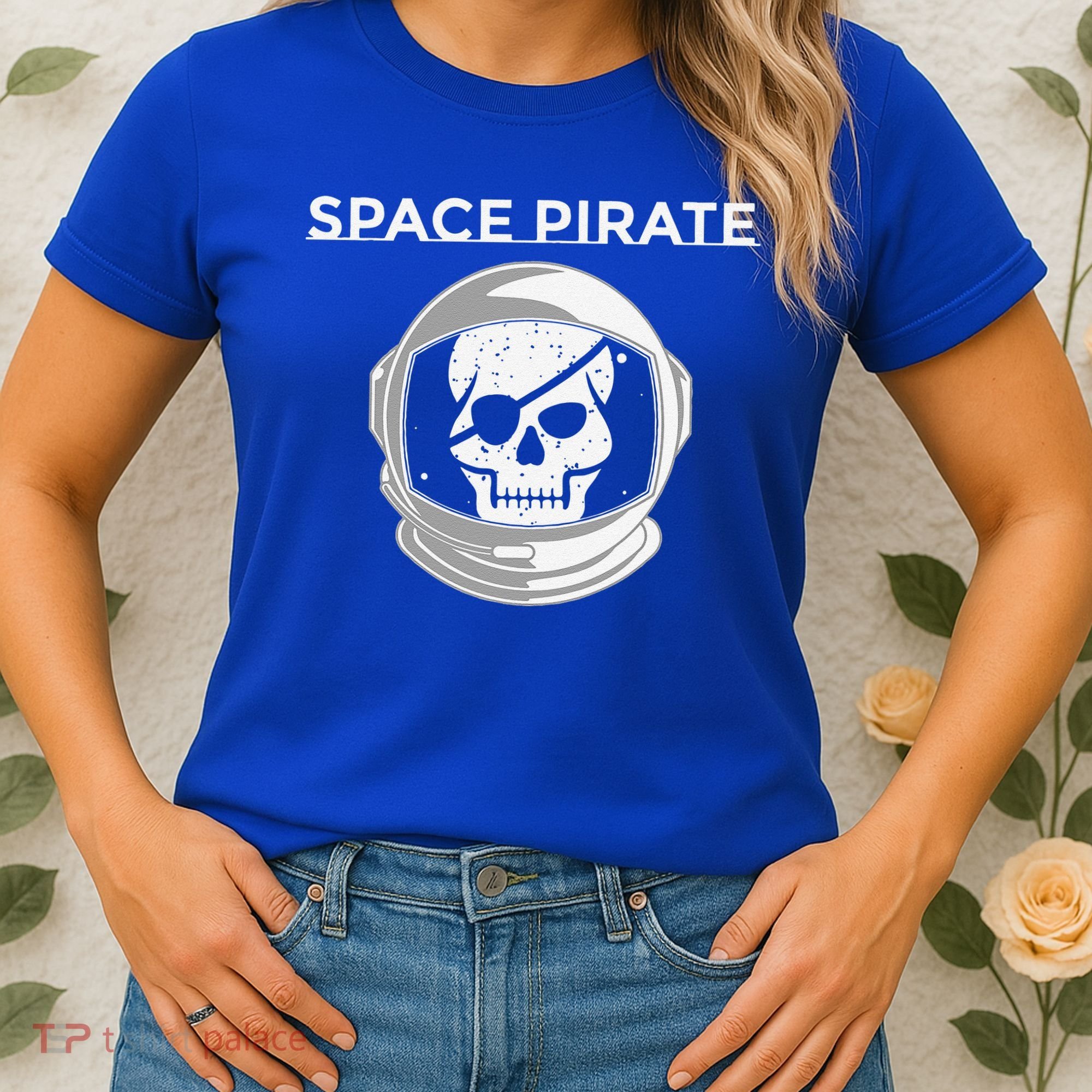 Space Pirate Halloween Costume For Pirate Astronaut Fan Women's T-Shirt
