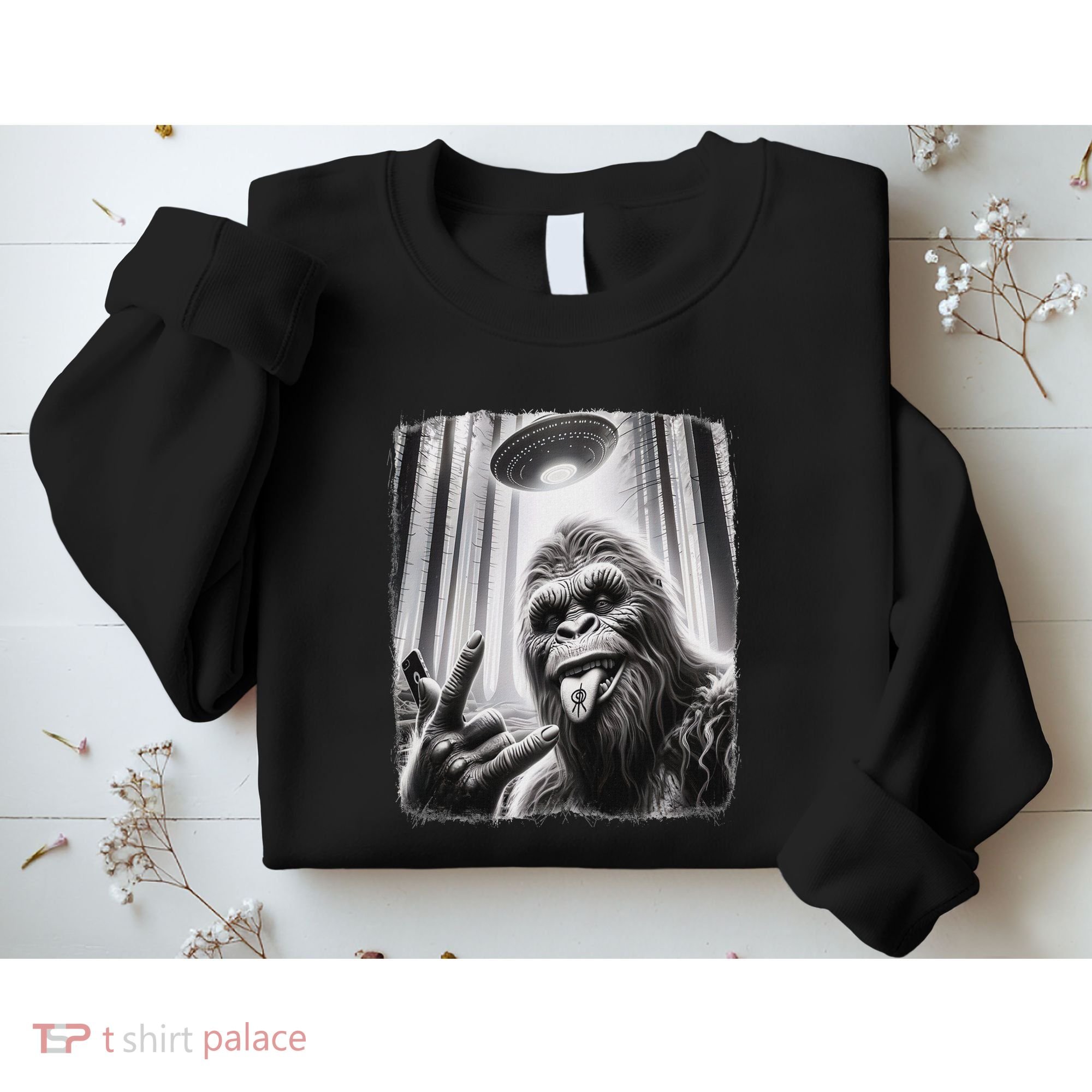 Sasquatch Selfie Big Foot Rock On Ufo Alien Sweatshirt