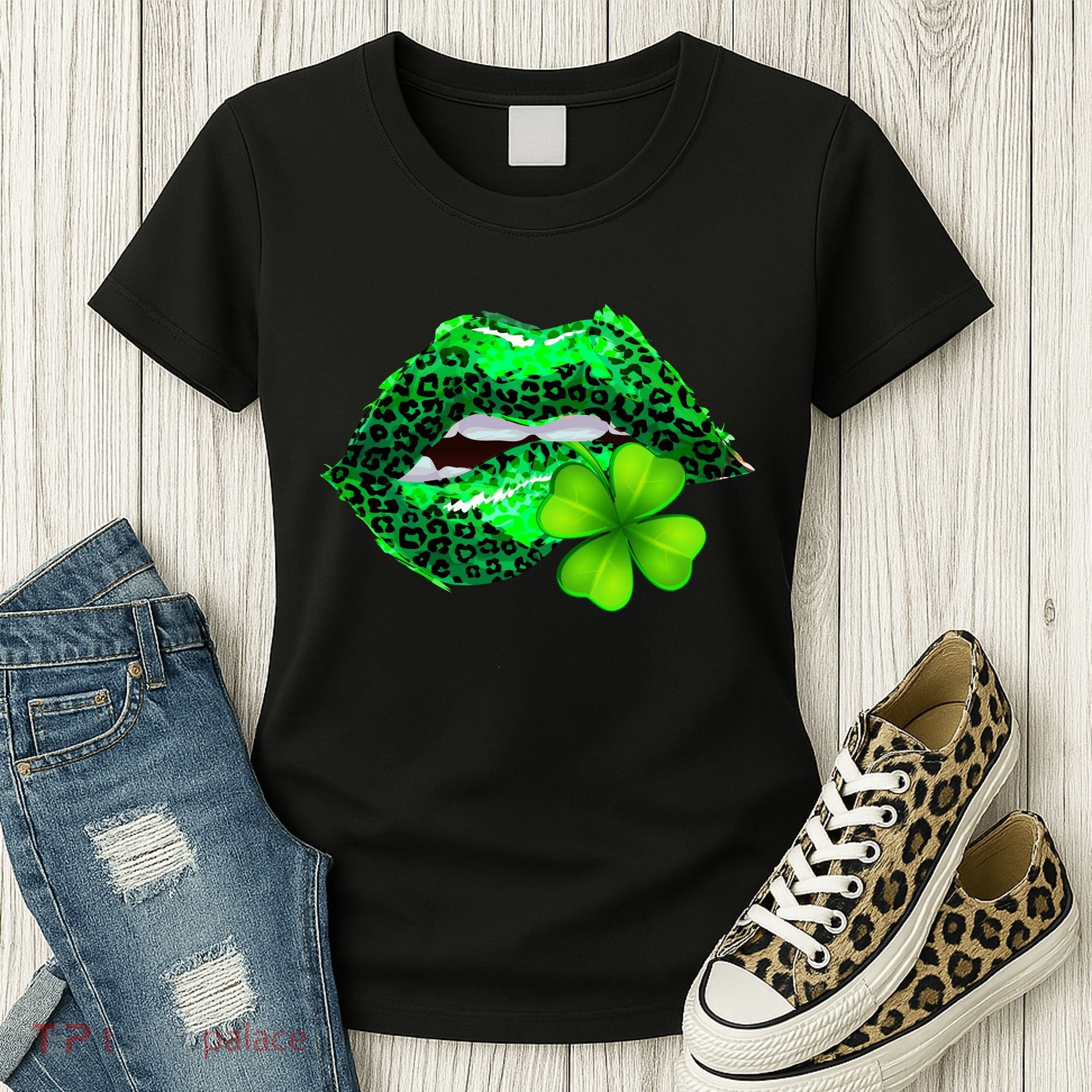 St Patrick's Day Leopard Print Lipstick Shamrock Women's T-Shirt