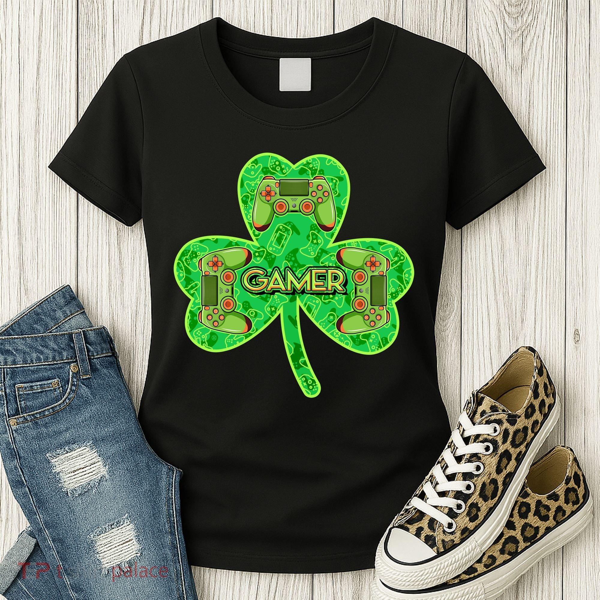St Patrick's Day Shamrock Gamer Women's T-Shirt