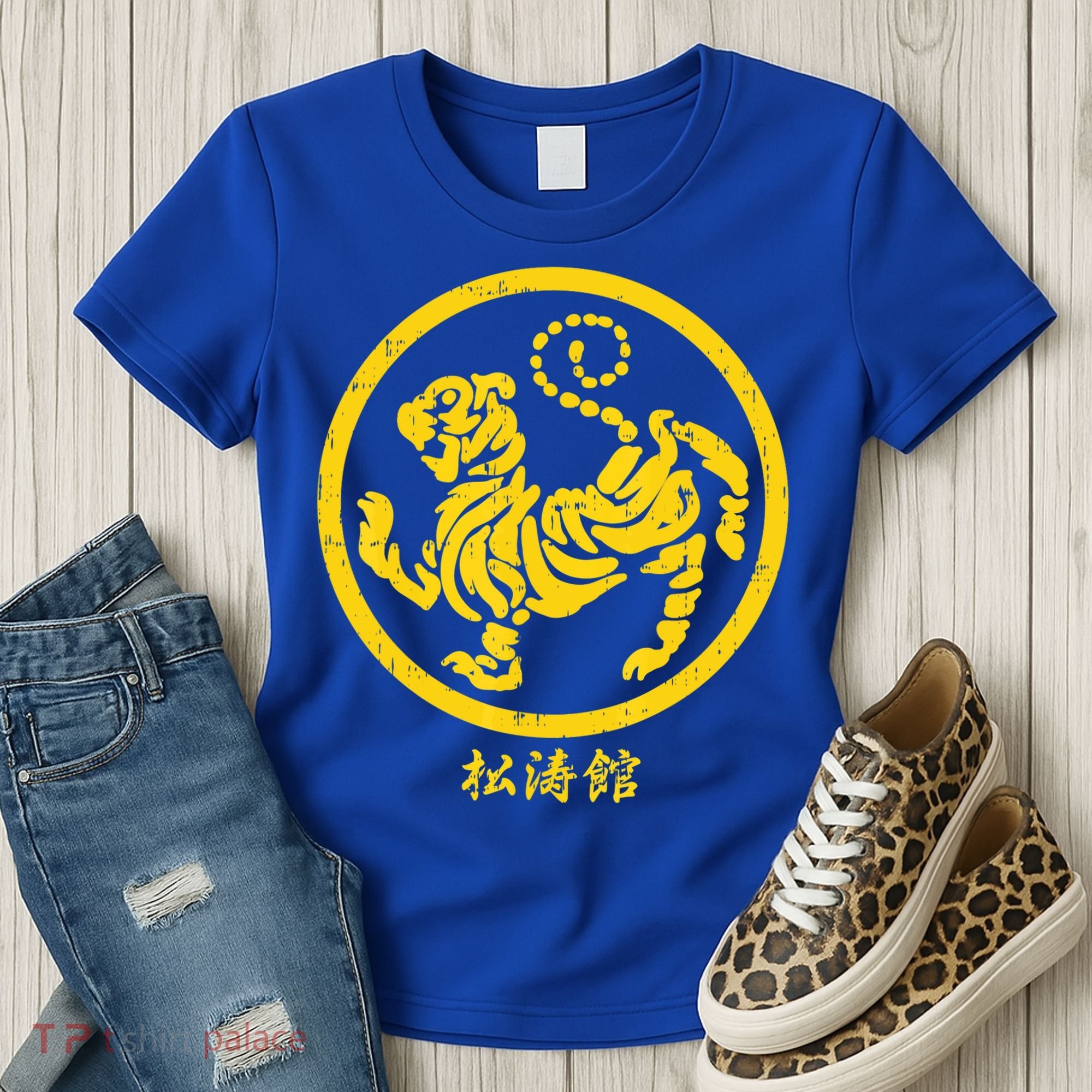 Shotokan Tiger Karate Symbol Gift Gold Martial Art Gift Women's T-Shirt