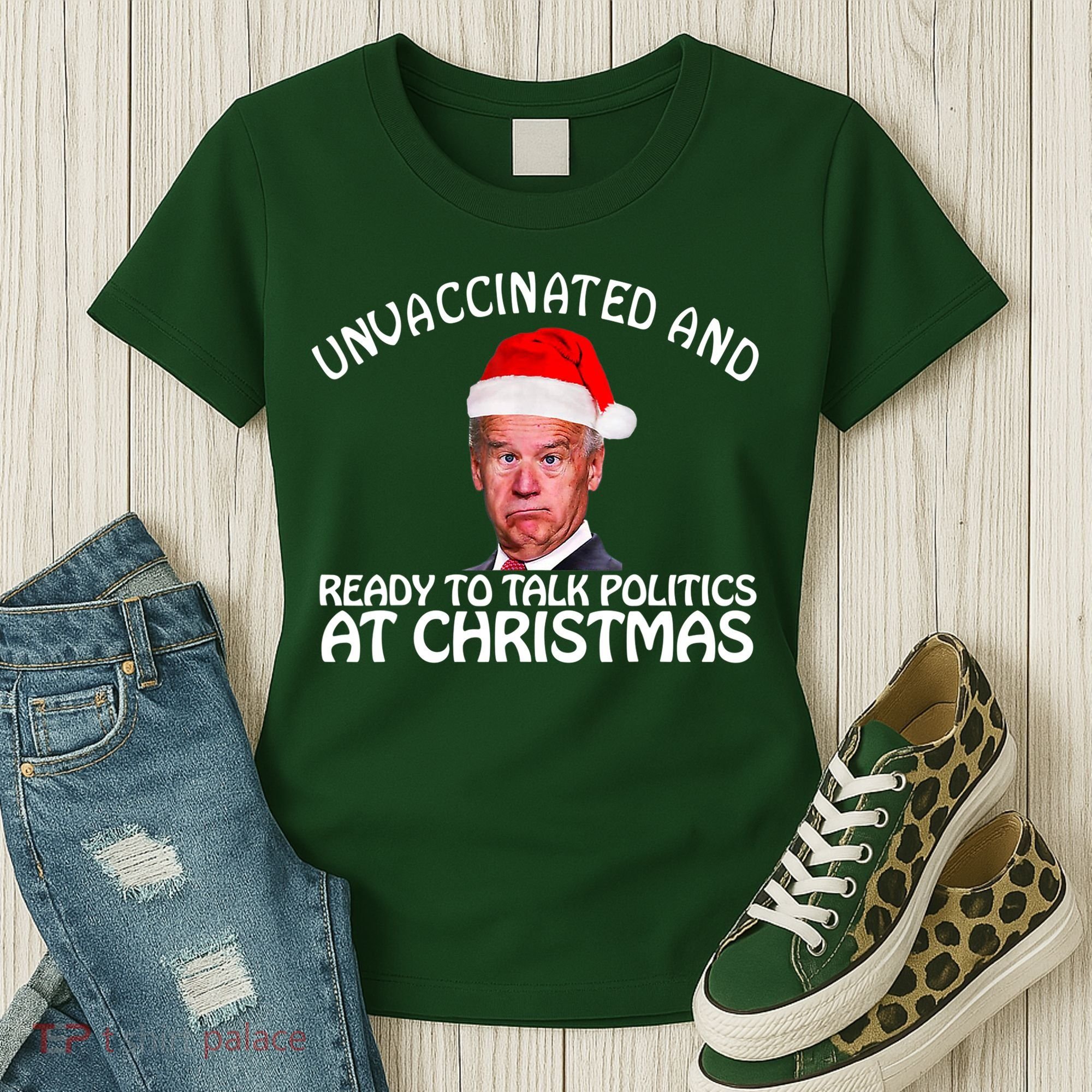 Santa Unvaccinated And Ready To Talk Politics At Christmas Women's T-Shirt