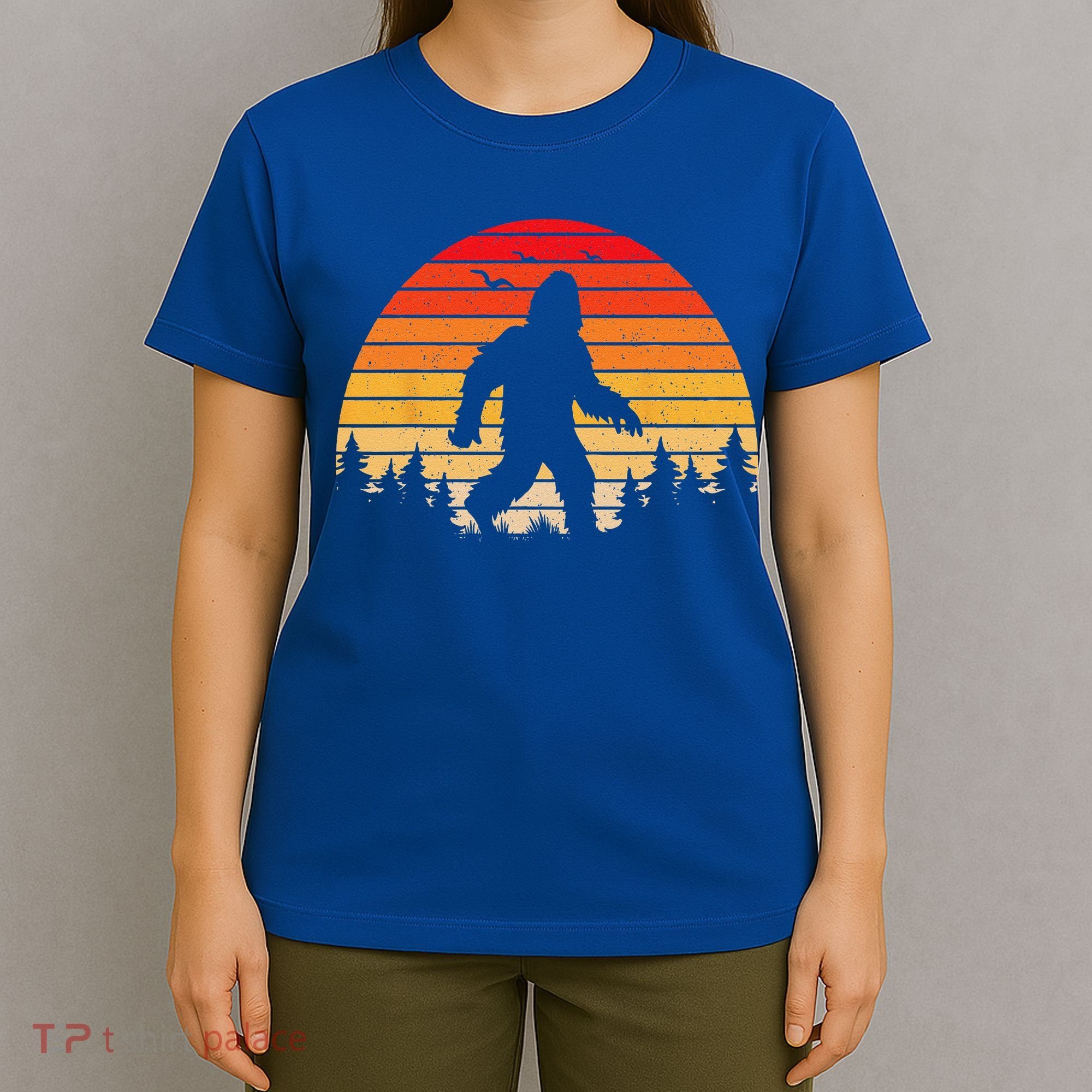 Sasquatch Vintage Sunset Bigfoot Retro Distressed 60sFunny Love T-Shirt
