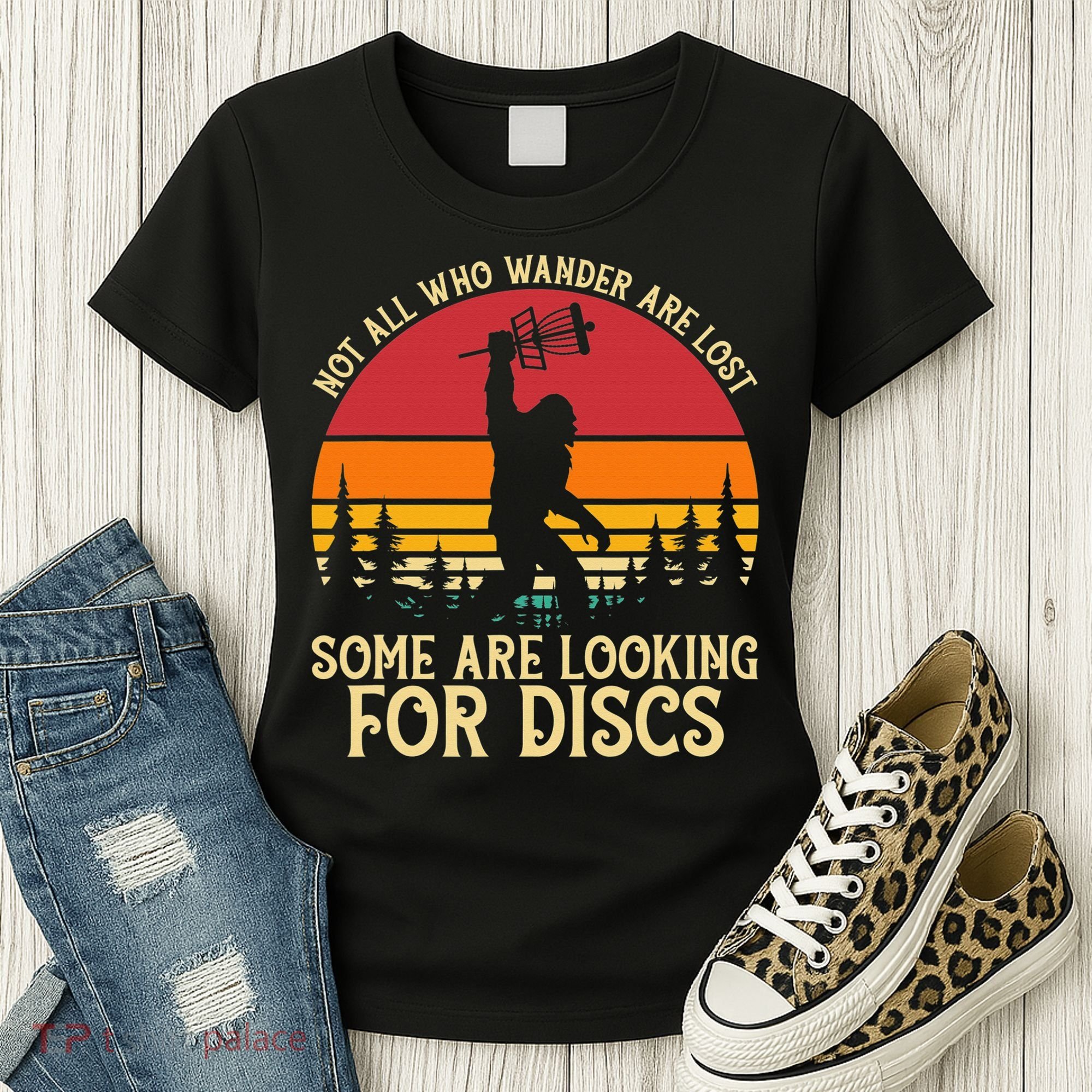 Sasquatch Yeti Frisbee Golf Ultimate Bigfoot Disc Golf Women's T-Shirt
