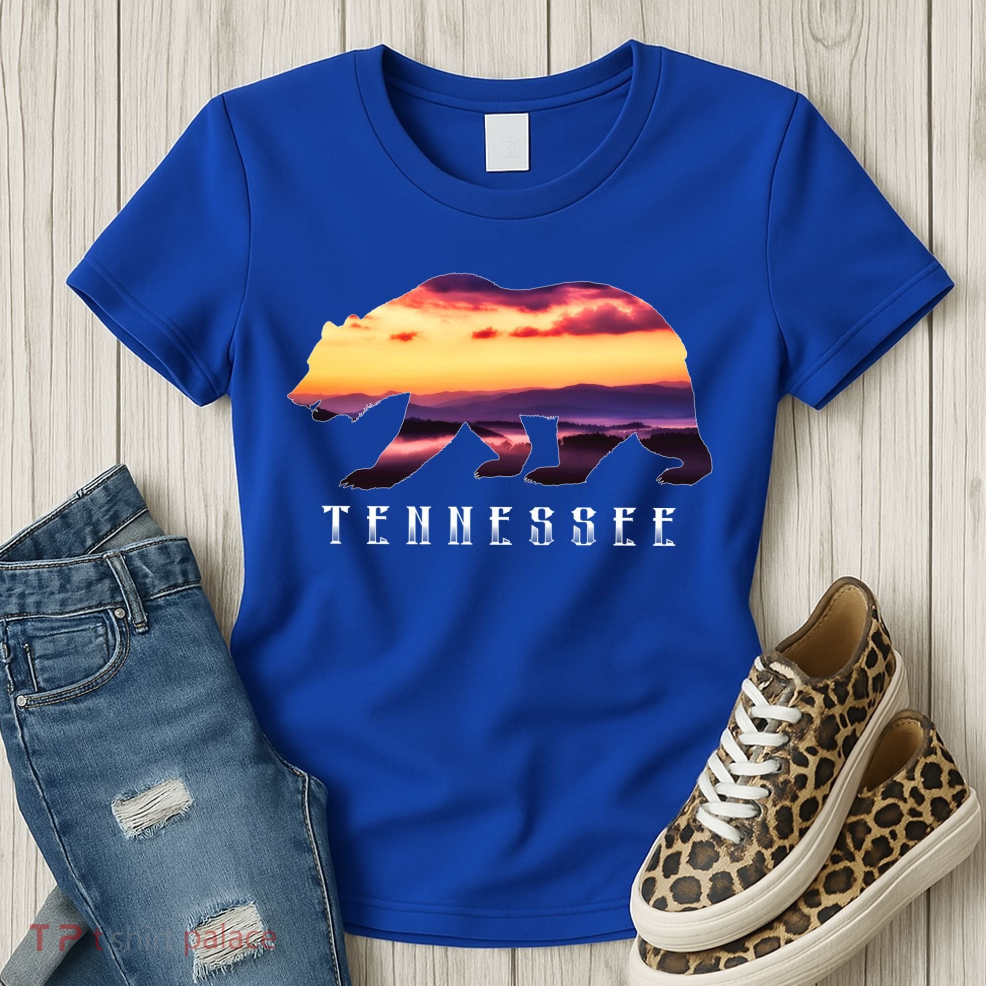 Tennessee Bear And Great Smoky Mountains Park Image Souvenir Gift Women's T-Shirt
